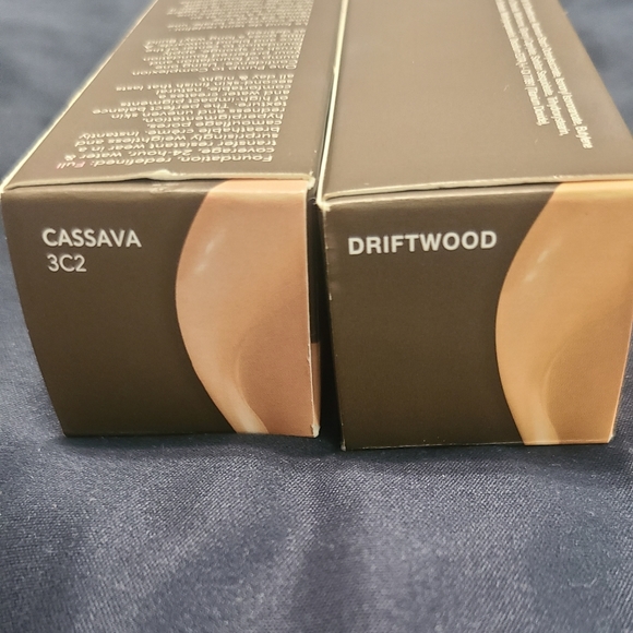 Driftwood Becca Ultimate Coverage Foundation - Picture 2 of 6